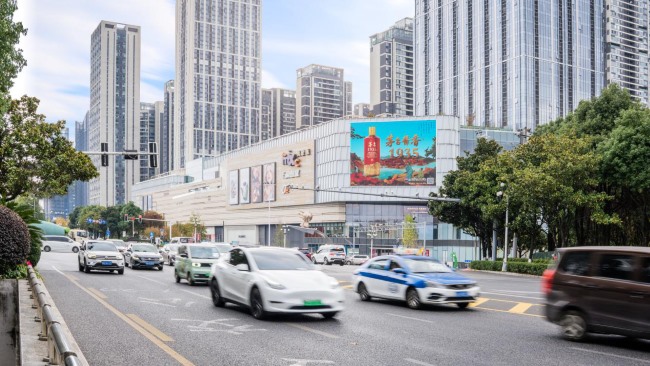 貴陽(yáng)觀山湖華潤(rùn)萬象匯商場(chǎng)外墻戶外LED廣告，貴陽(yáng)LED大屏廣告價(jià)格收費(fèi)