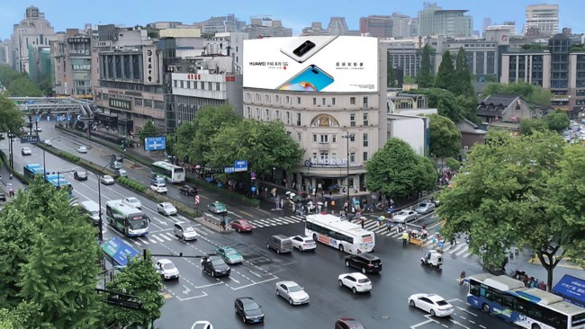 杭州上城區(qū)慶春路樓頂弧面LED大屏廣告價(jià)格，杭州戶外LED大屏廣告  ?