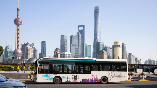 上海公交廣告車身貼紙巴士廣告線路案例圖，上海公交車巴士廣告價(jià)格收費(fèi)