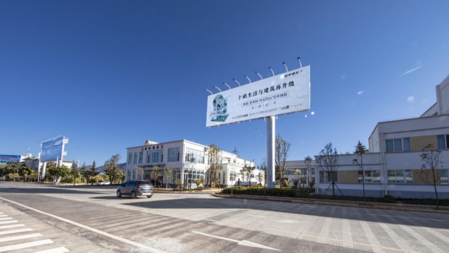 大理機(jī)場航站樓戶外立柱大牌圍擋廣告牌，大理機(jī)場廣告價格收費(fèi)