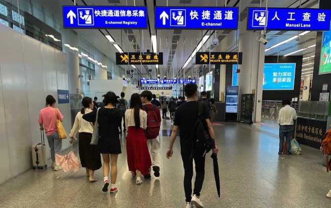 福田口岸三層往香港邊檢大廳墻面燈箱廣告，深圳福田口岸廣告價格