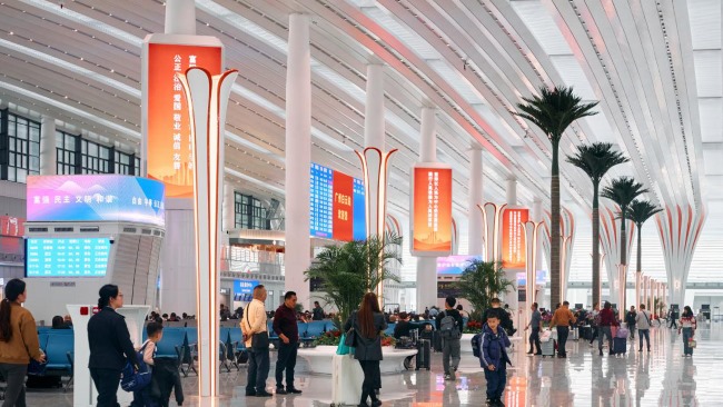 廣州白云棠溪站廣告價格，廣州白云高鐵站候車面積最大燈箱廣告