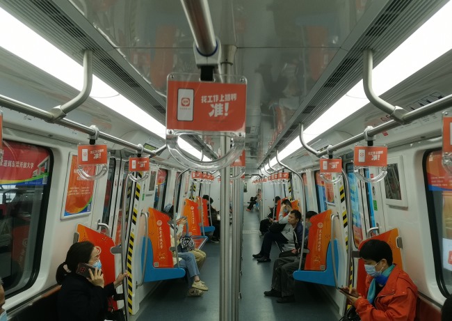 東莞地鐵車廂內(nèi)包車廣告站臺(tái)蔽門貼廣告案例，東莞地鐵廣告牌價(jià)格