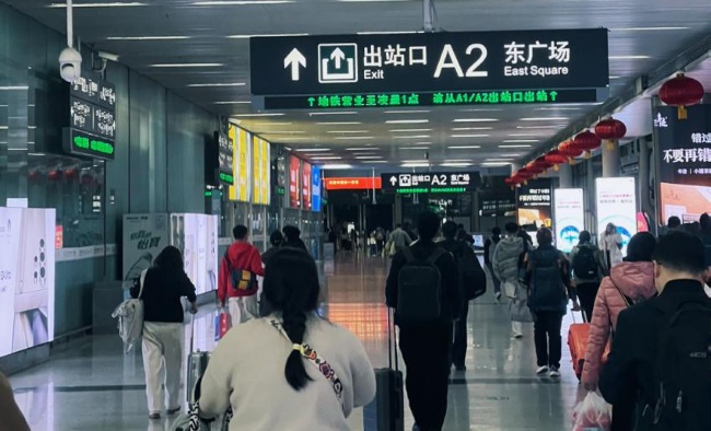 深圳北站到達(dá)出站通道燈箱廣告牌收費(fèi)，深圳北高鐵站廣告大屏價格