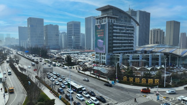 青島嶗山青銀高速青島汽車東站樓體LED廣告屏，青島LED大屏廣告價(jià)格