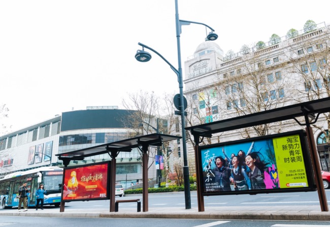 杭州公交候車亭巴士站牌廣告價格，杭州公交站亭燈箱廣告優(yōu)勢案例