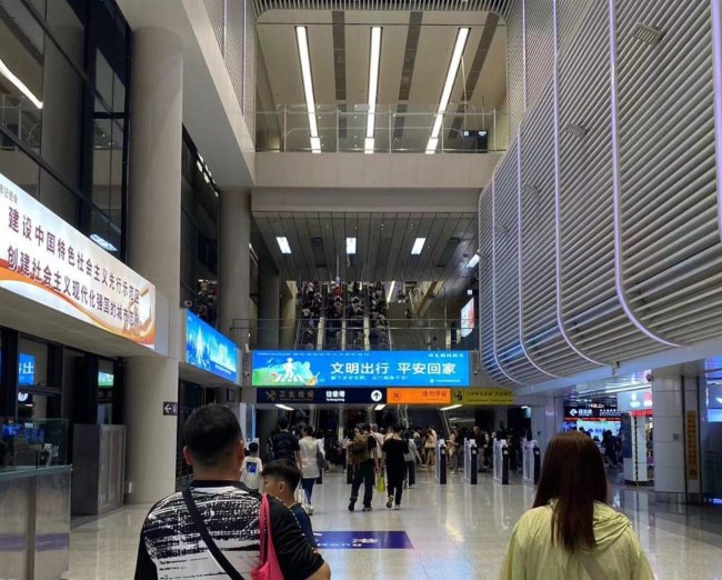 深圳福田口岸一層地鐵接駁出境大廳廣告，深圳福田口岸廣告價(jià)格