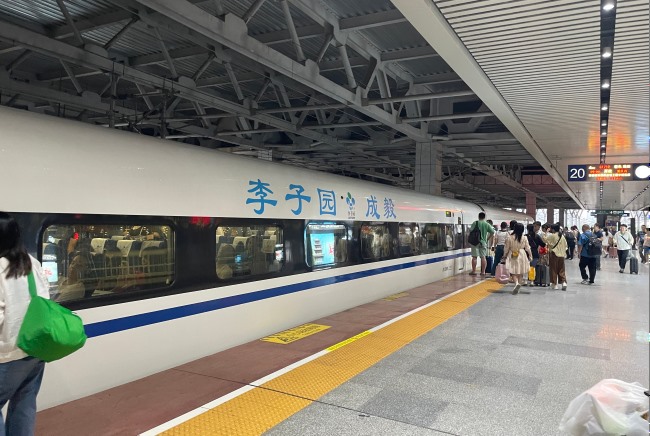 ?高鐵車廂車載廣告快消飲料代言人優(yōu)質(zhì)案例，高鐵列車冠名廣告價(jià)格