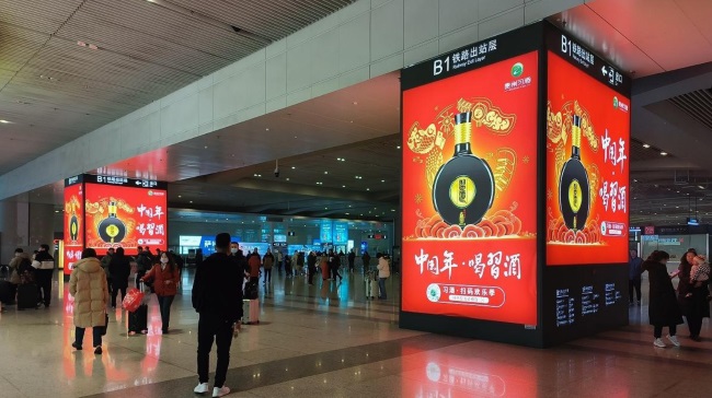 西安北高鐵到達(dá)出站通道包柱廣告燈箱，西安北站廣告包柱LED屏價格