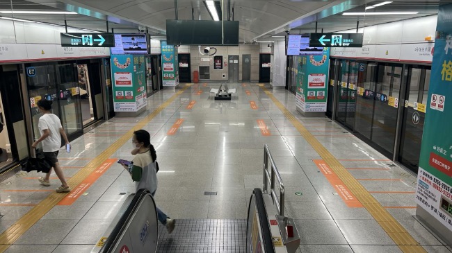 深圳地鐵4號(hào)線福田口岸站臺(tái)包柱廣告投放案例，深圳地鐵廣告價(jià)格