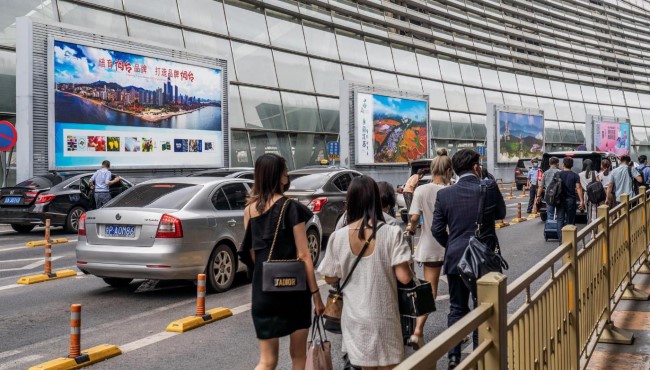 北京南站東西進站口圍擋聯排燈箱廣告牌投放，北京南高鐵廣告價格