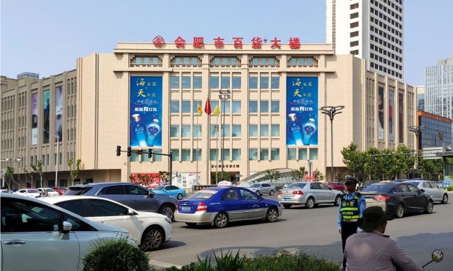 合肥百貨大樓外墻銀泰戶外LED大屏廣告投放，合肥LED大屏廣告價格