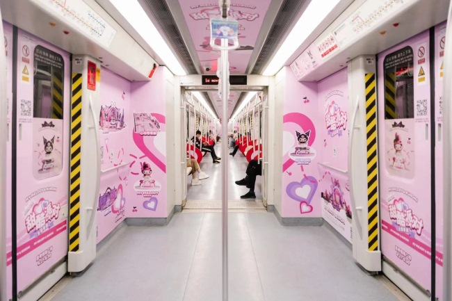 昆明地鐵車廂創(chuàng)意內(nèi)包車貼廣告投放案例，昆明地鐵列車廣告價格