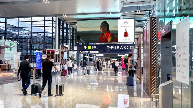 上海虹橋機(jī)場T2航站樓國內(nèi)出發(fā)LED大屏廣告，上海機(jī)場大屏廣告價格