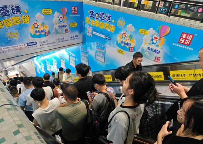 深圳地鐵扶梯旁墻貼廣告價格，深圳地鐵4號線深圳北站出入口廣告