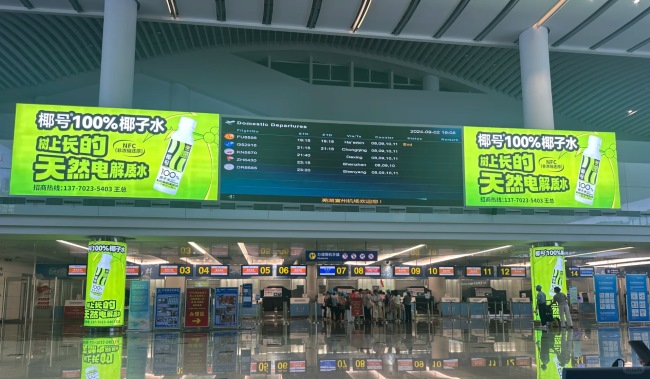 蕪湖蕪宣機(jī)場(chǎng)出發(fā)大廳值機(jī)柜臺(tái)上方燈箱廣告牌，蕪湖機(jī)場(chǎng)廣告價(jià)格