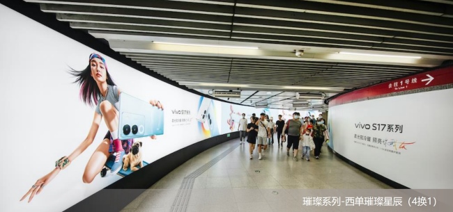 北京西單地鐵站廳換乘通道墻面燈箱廣告，北京地鐵大屏廣告價格