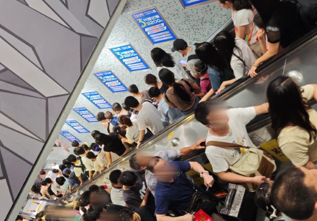 深圳地鐵扶梯旁看板廣告價格，深圳地鐵深圳北站出入口廣告