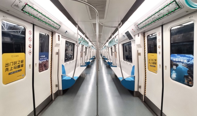 北京地鐵列車門貼廣告投放，北京地鐵車廂玻璃貼廣告價格