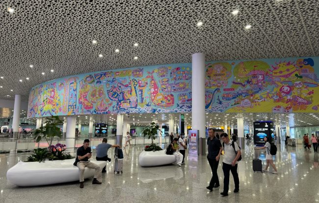 深圳寶安機(jī)場(chǎng)國(guó)際到達(dá)通道燈箱廣告，深圳機(jī)場(chǎng)廣告牌價(jià)格