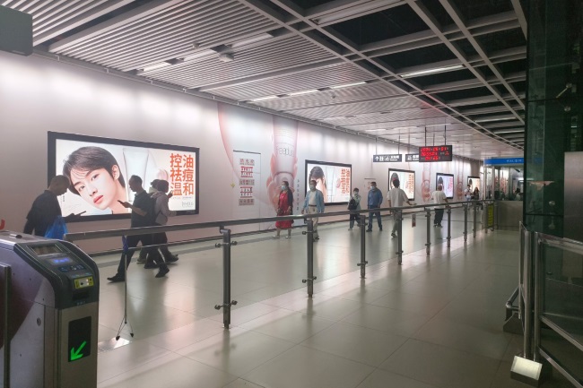 武漢2號線循禮門站地鐵站廳墻貼廣告投放，武漢地鐵廣告價格