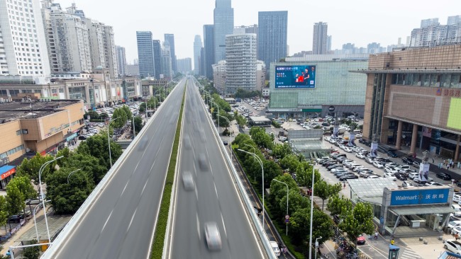 武漢徐東長江二橋歐亞達家居戶外LED，武漢LED大屏廣告價格