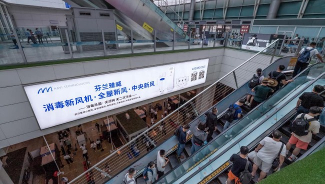 北京南高鐵站進(jìn)站口扶梯廣告牌投放，北京南火車站廣告價(jià)格