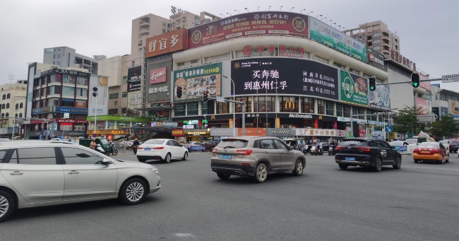 惠陽(yáng)白云路好宜多LED廣告投放，惠州壹中心大屏廣告價(jià)格