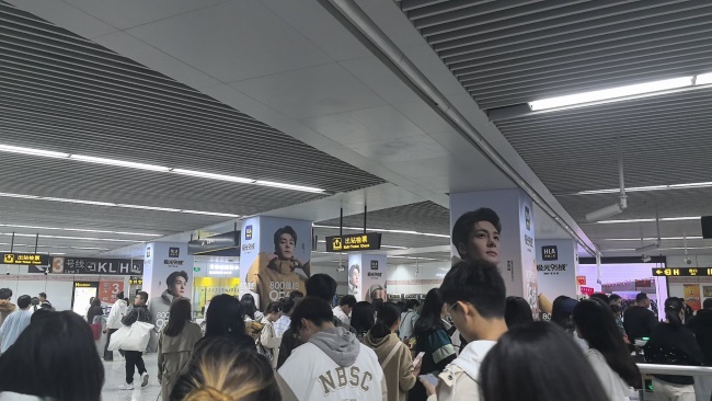 鄭州地鐵站廳包柱廣告投放案例，鄭州地鐵站臺墻貼廣告價(jià)格