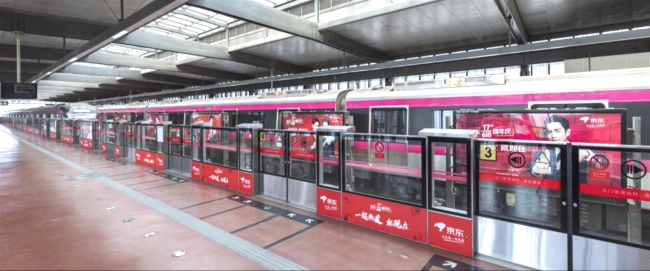 北京地鐵屏蔽門玻璃貼燈箱廣告投放，北京地鐵站臺廣告價(jià)格
