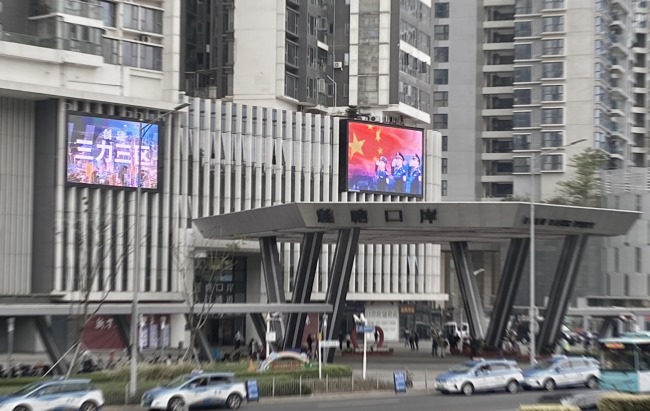 深圳蓮塘口岸羅沙路戶外LED廣告投放，蓮塘口岸大屏廣告價格