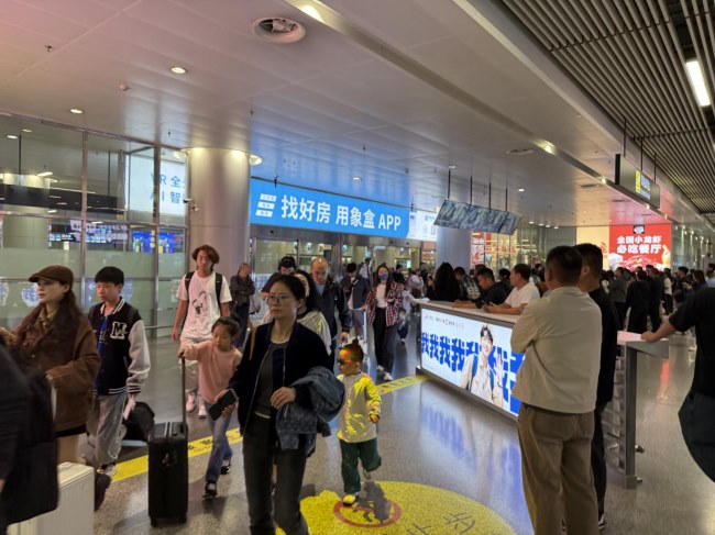 長(zhǎng)沙機(jī)場(chǎng)T2到達(dá)出口橫牌廣告投放，長(zhǎng)沙黃花機(jī)場(chǎng)廣告價(jià)格