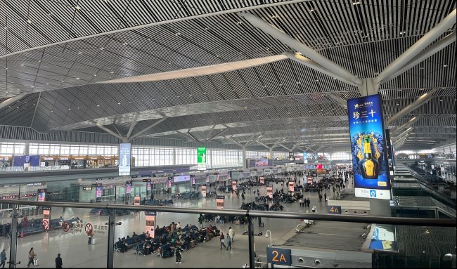 西安北站高鐵候車大廳三面包柱燈箱廣告，西安北火車站廣告價(jià)格