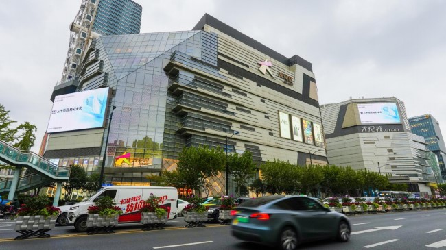 上海靜安寺大悅城外墻雙屏LED廣告投放，上海大屏廣告價格