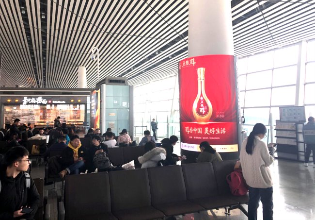 天津機(jī)場(chǎng)出發(fā)登機(jī)口LED廣告投放，天津?yàn)I海機(jī)場(chǎng)大屏廣告價(jià)格