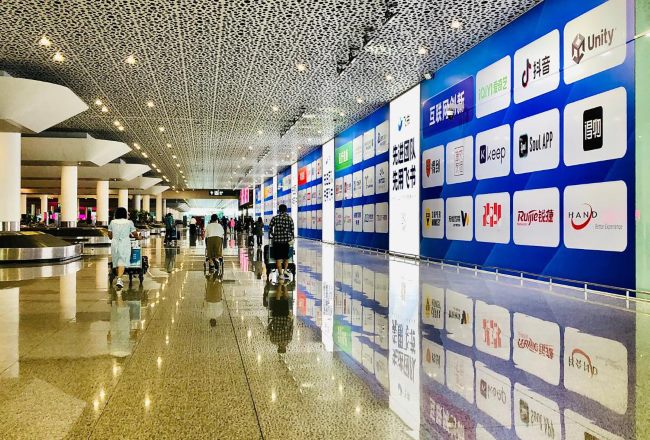 深圳機場廣告：藝術與商業(yè)的完美結(jié)合