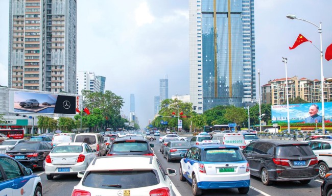 深圳戶外廣告：城市風景線中的品牌力量