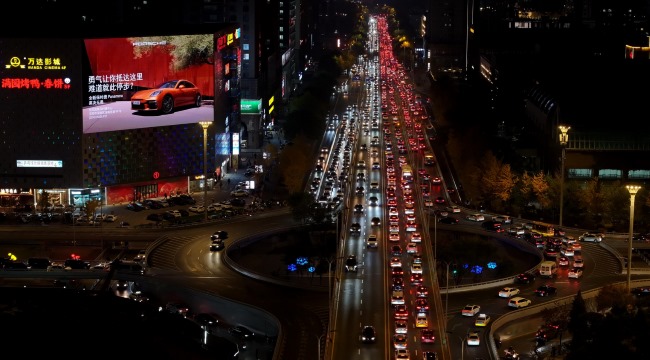 沈陽青年大街萬達(dá)廣場外墻LED廣告投放，沈陽大屏廣告價格