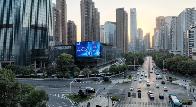 南昌紅谷灘華皓中心LED廣告投放，南昌大屏廣告價(jià)格