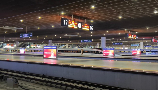 深圳北站高鐵站臺(tái)燈箱廣告，深圳北站大屏廣告價(jià)格