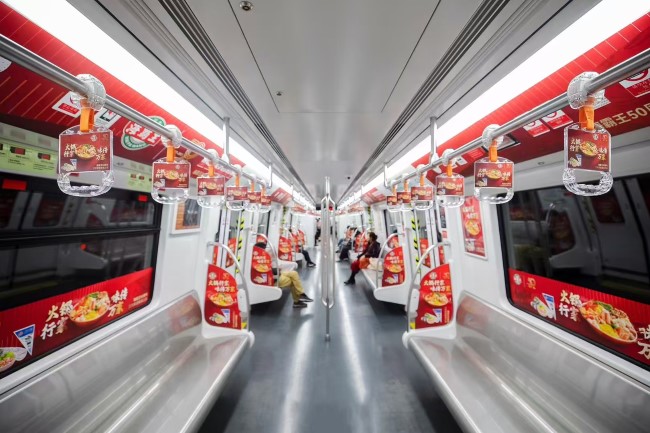 福州2號線地鐵車廂貼紙內(nèi)包車廣告，福州地鐵列車廣告價格