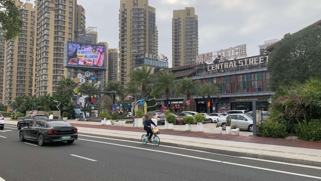 珠海橫琴中央?yún)RLED廣告投放，珠海華發(fā)商都大屏廣告價(jià)格