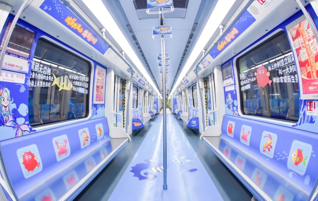 長沙地鐵2號(hào)線全景內(nèi)包車廣告案例，長沙地鐵車廂貼廣告價(jià)格