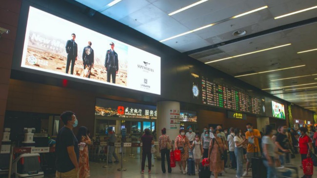 沈陽桃仙機(jī)場到達(dá)出口上方LED廣告投放，沈陽機(jī)場大屏廣告價格