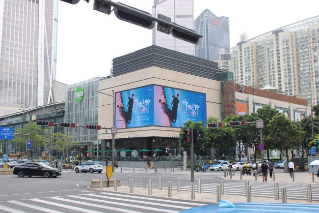 深圳福田COCOpark商場外墻折角LED廣告投放，深圳商場大屏廣告價(jià)格