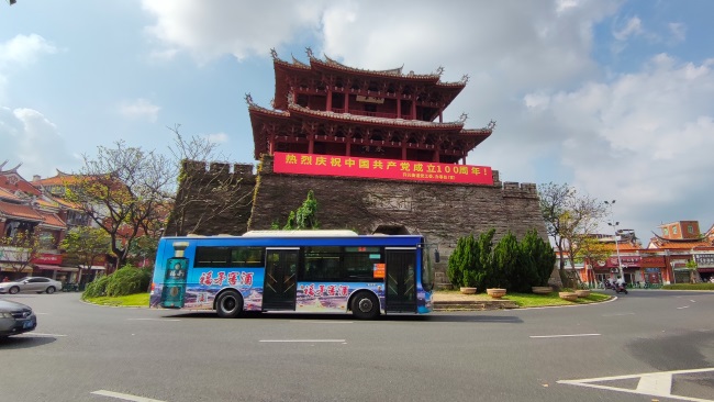 泉州公交車身廣告外車貼巴士廣告投放，泉州公交車廣告價(jià)格