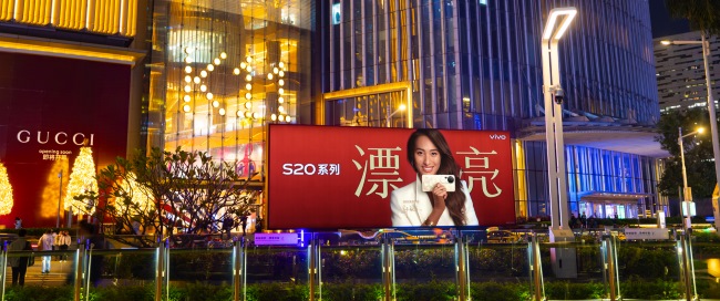 廣州天河花城廣場戶外聯(lián)排燈箱廣告投放，廣州大屏廣告價(jià)格