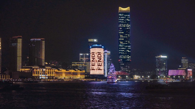 上海外灘國客中心浦江大屏廣告投放，上海燈光秀LED廣告價(jià)格