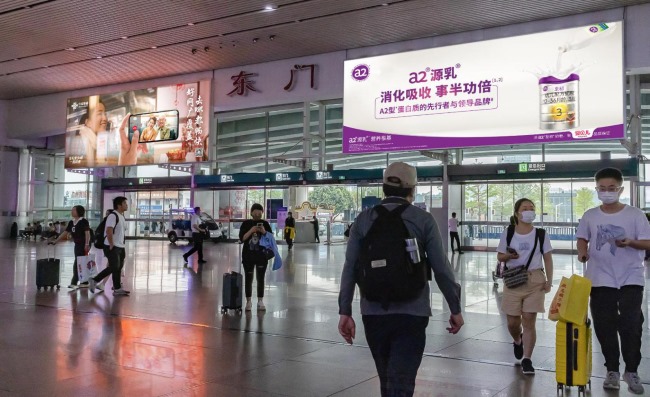 廣州南站出站口上方燈箱廣告投放，廣州南高鐵站大屏廣告價(jià)格