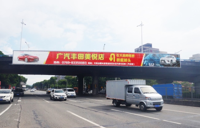 東莞大嶺山莞長路高速天橋大牌廣告投放，東莞戶外廣告價格